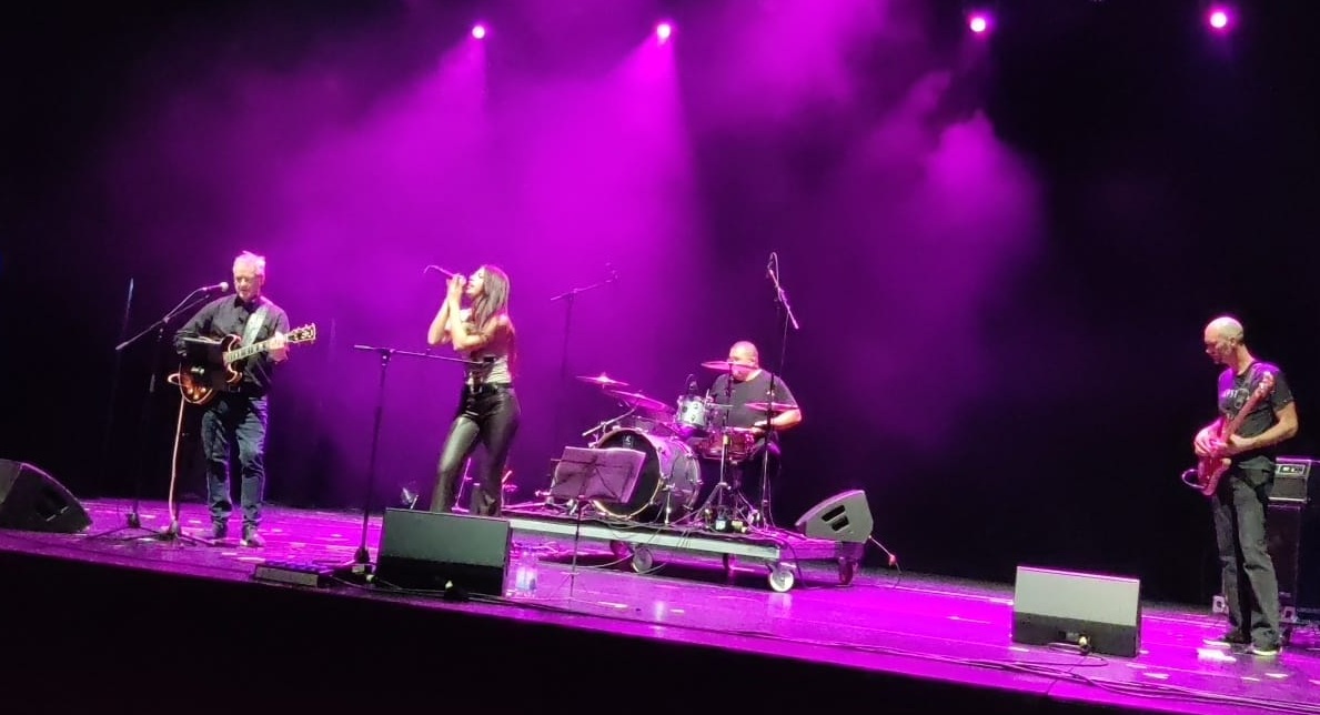 The blue gravels band